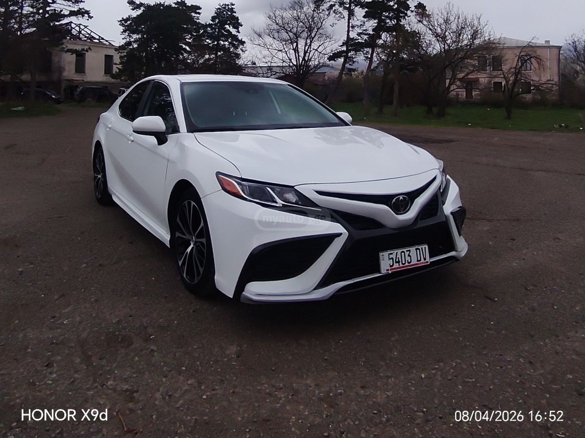 Toyota Camry 2019 — photo 2