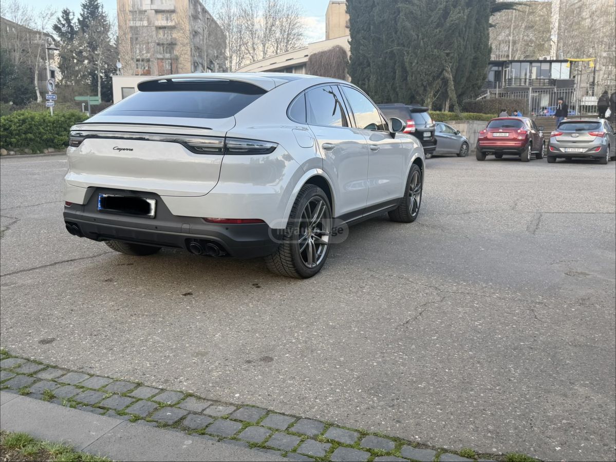 Porsche Cayenne 2022 — photo 2