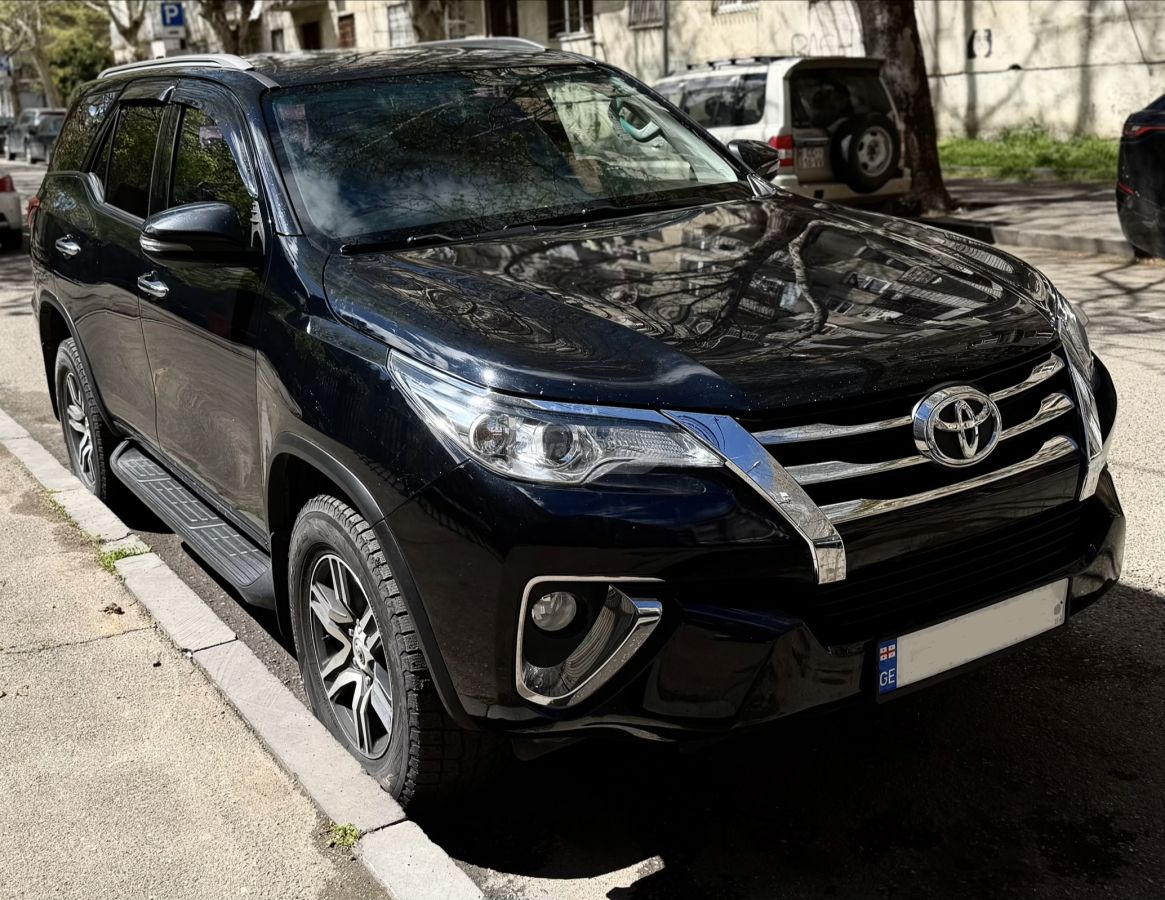 Toyota Fortuner 2019 — photo 2