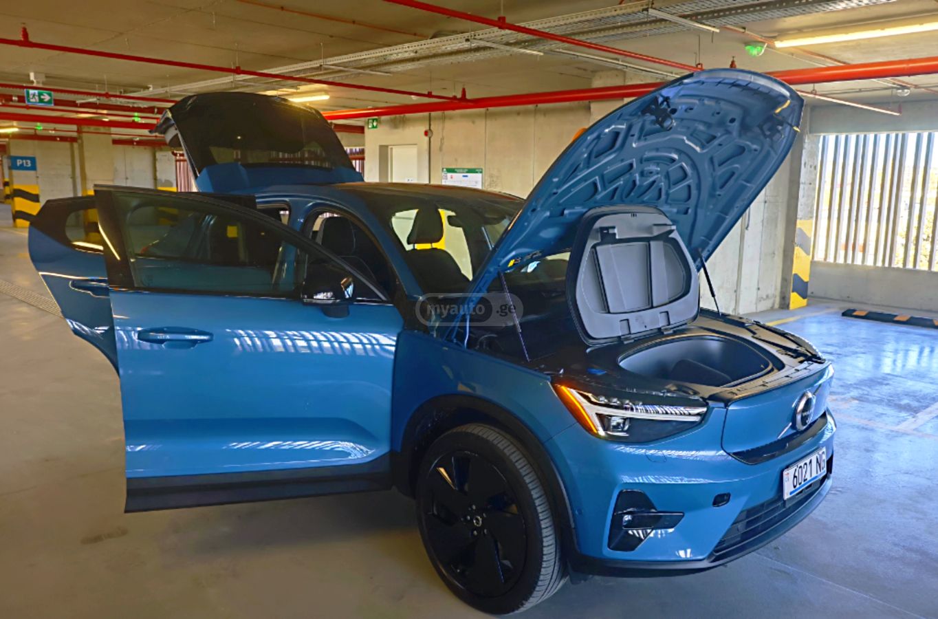 Volvo C40 2023 — photo 2