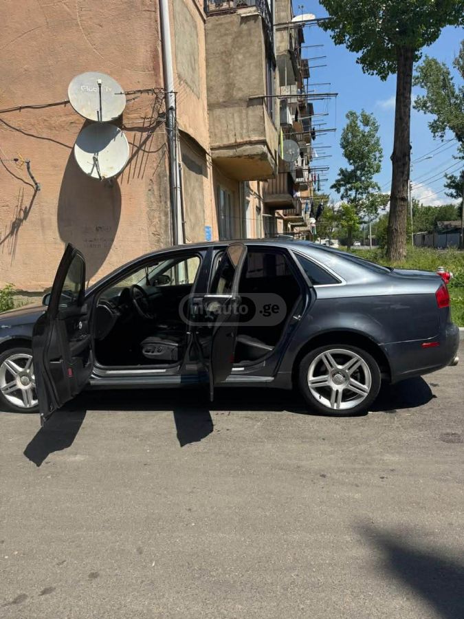 Audi A4 2005 — photo 2
