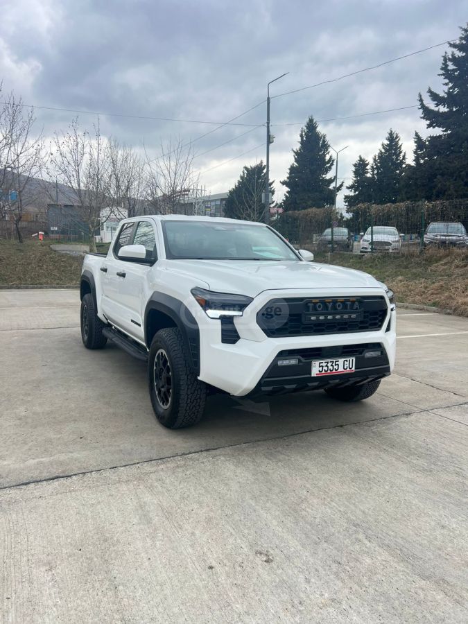 Toyota Tacoma 2024 — photo 2