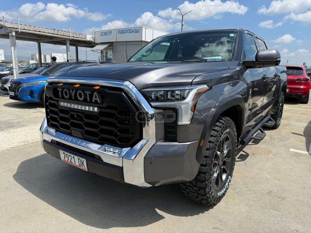 Toyota Tundra 2023 — photo 2