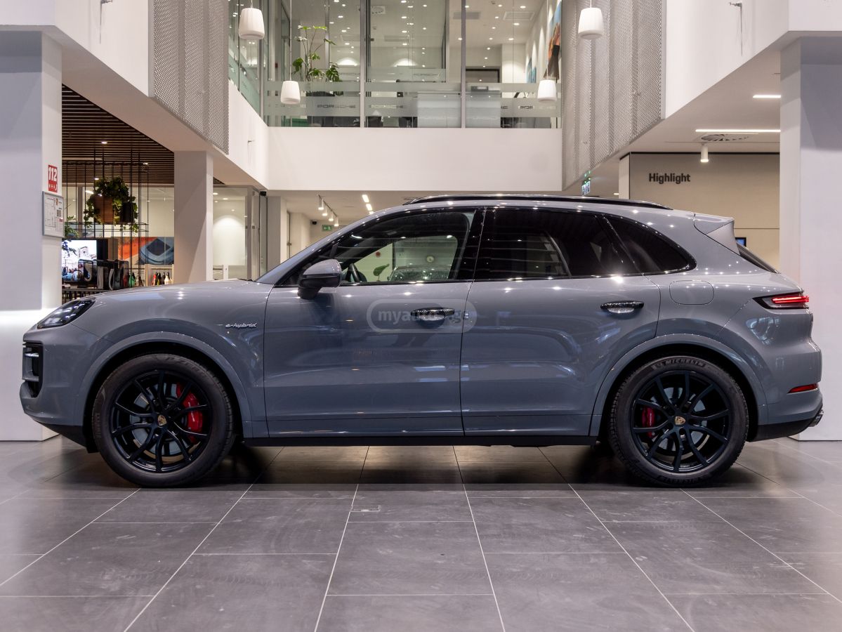Porsche Cayenne 2024 — photo 2
