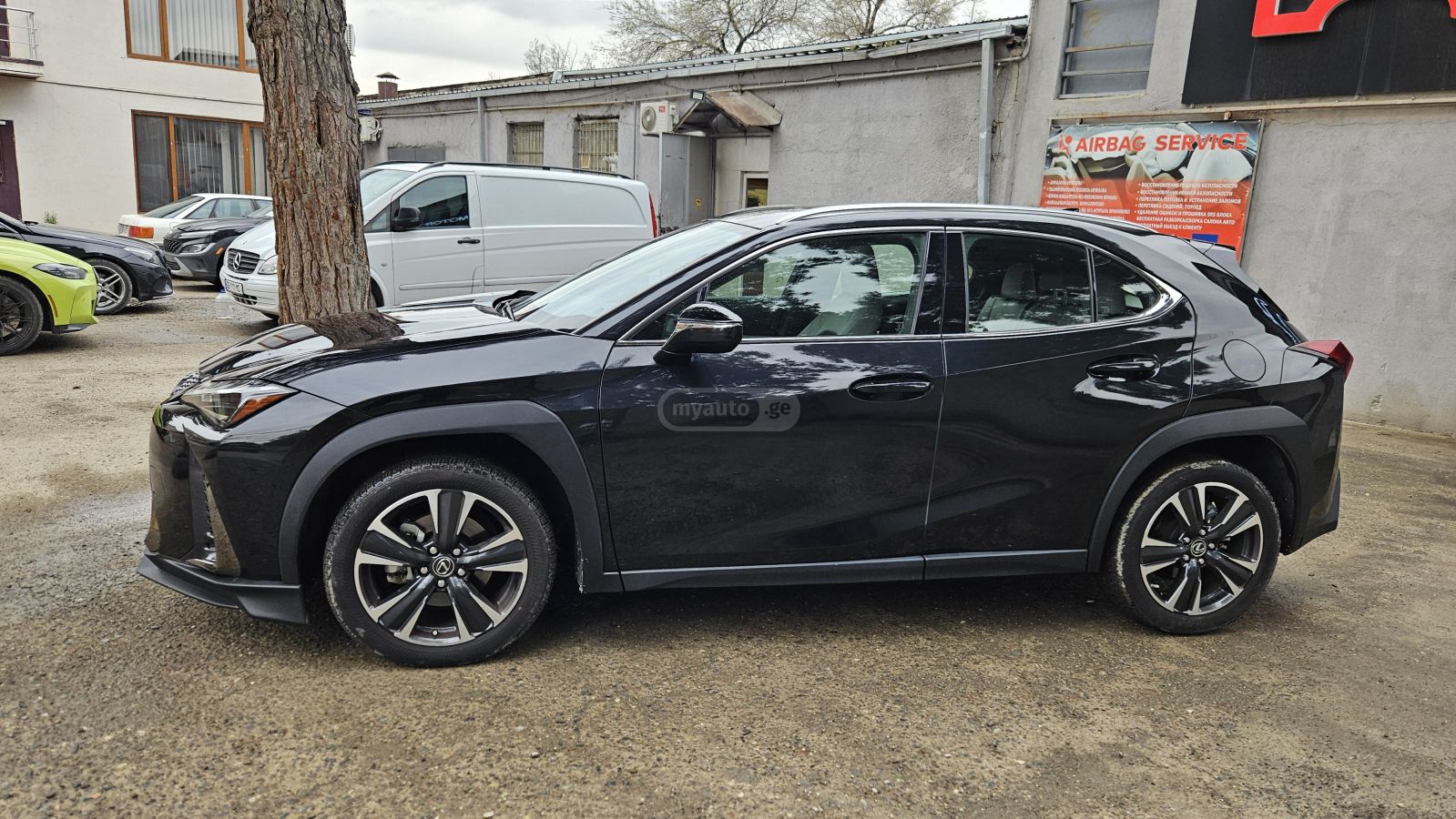 Lexus UX 250 h 2023 — photo 2