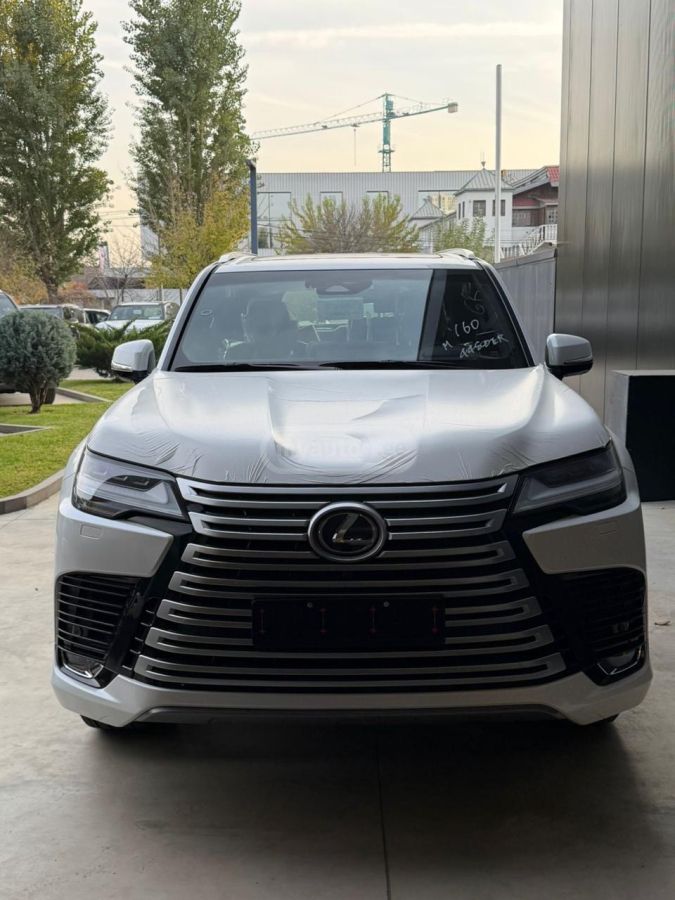 Lexus LX 500 2026 — photo 2