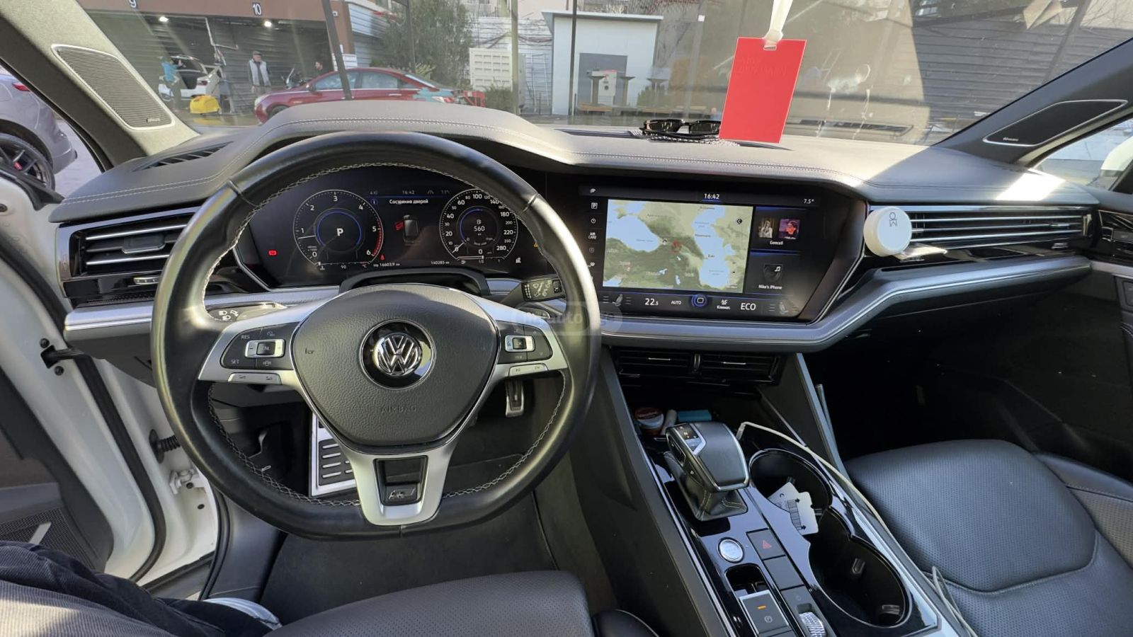Volkswagen Touareg 2019 — photo 2
