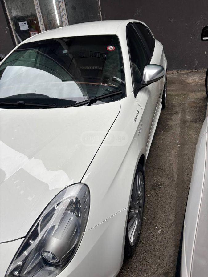 Alfa Romeo Giulietta 2016 — photo 2