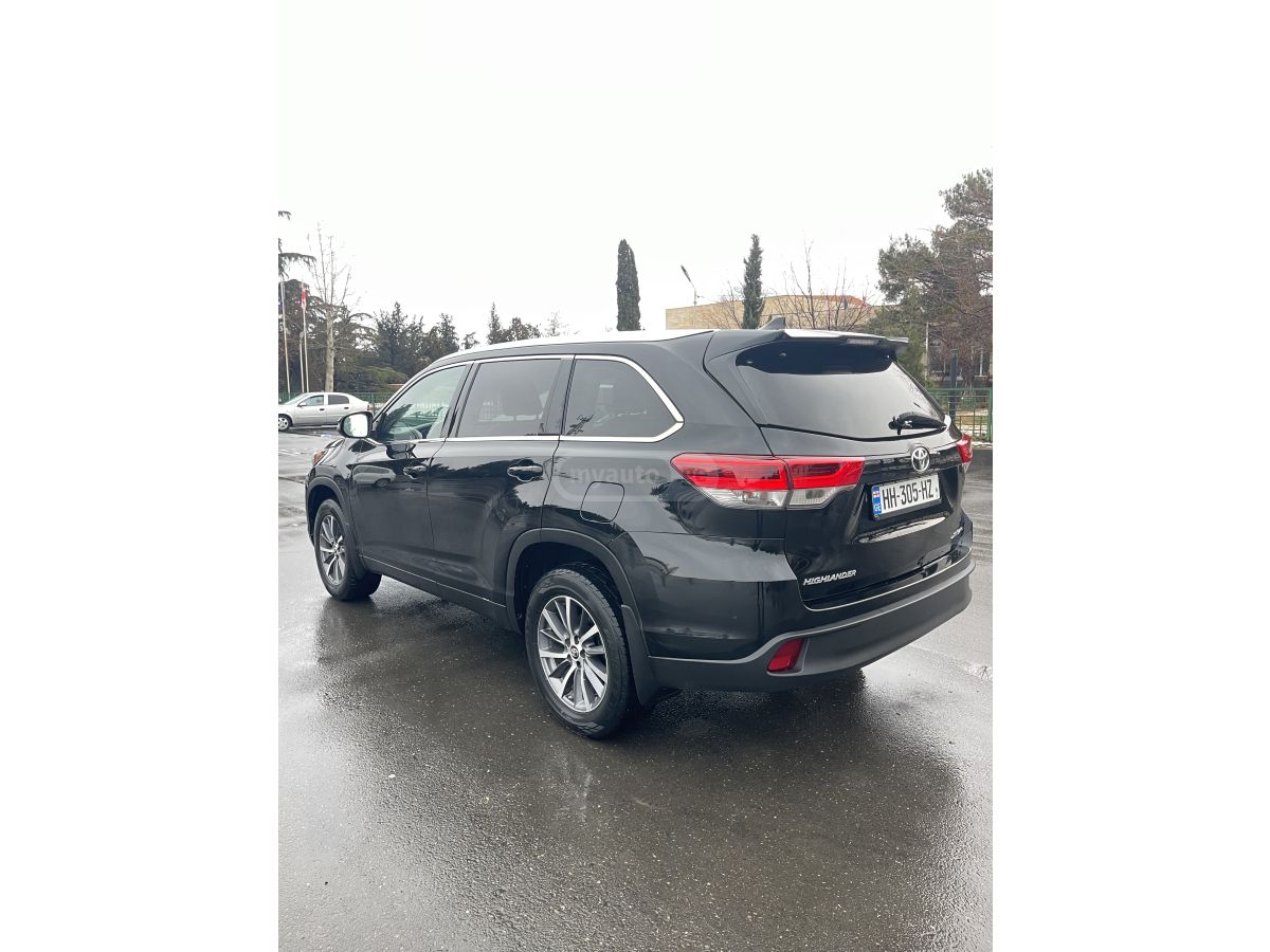 Toyota Highlander 2019 — photo 2
