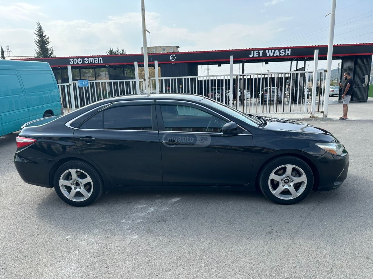 Toyota Camry 2015 — photo 2