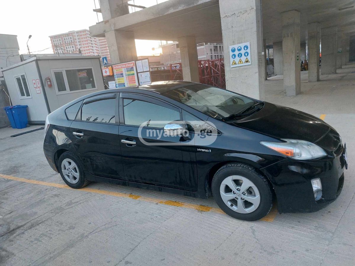 Toyota Prius 2013 — photo 2
