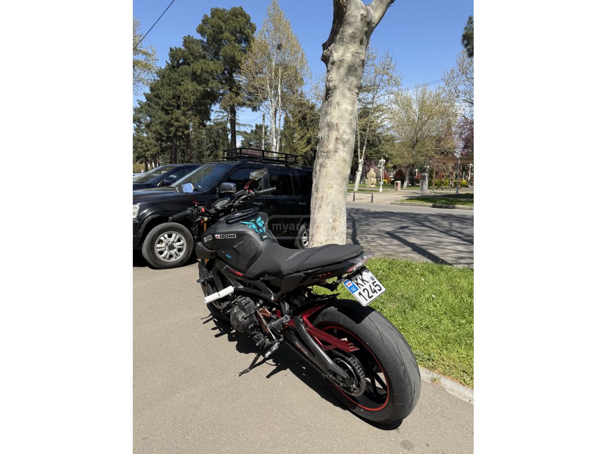 Yamaha MT-09 (FZ-09) 2017 — photo 2