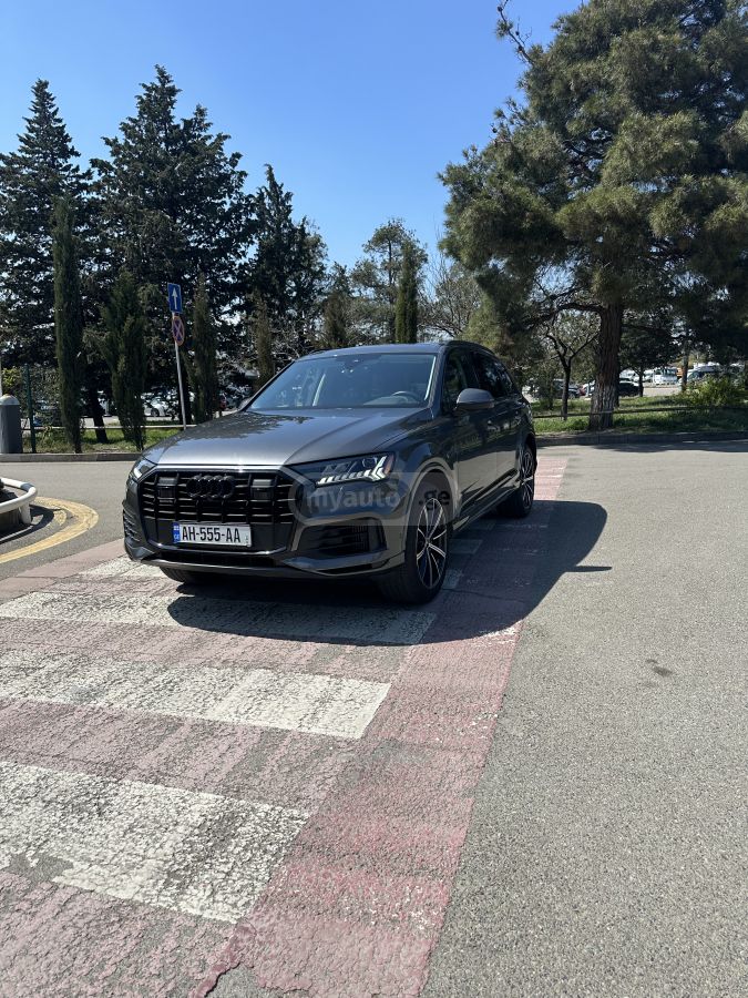 Audi Q7 2023 — photo 2