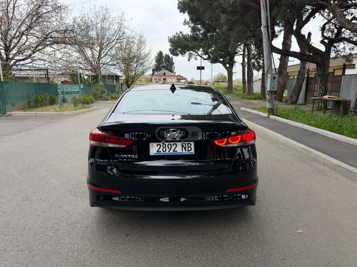 Hyundai Elantra 2016 — photo 2