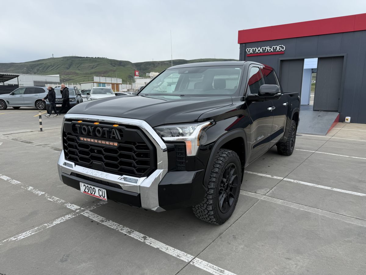 Toyota Tundra 2023 — photo 2