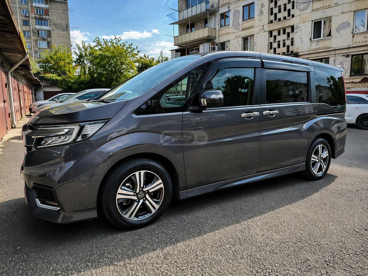 Honda Step Wagon 2020 — photo 2