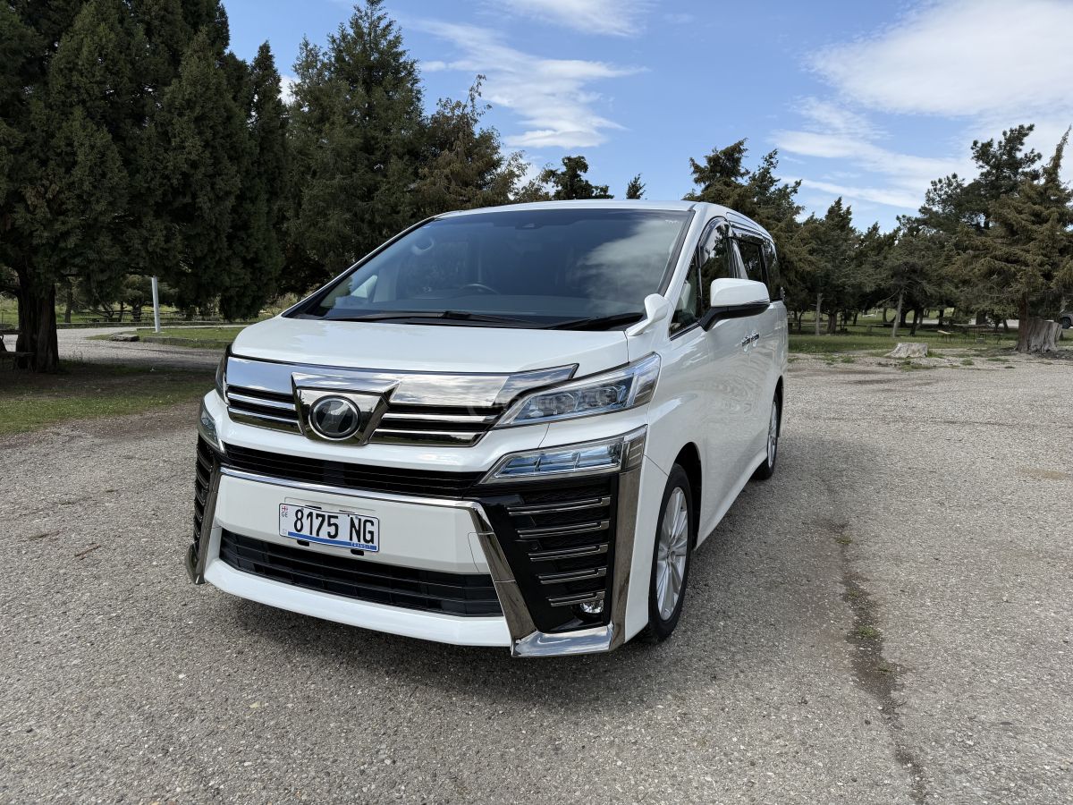Toyota Vellfire 2018 — photo 2