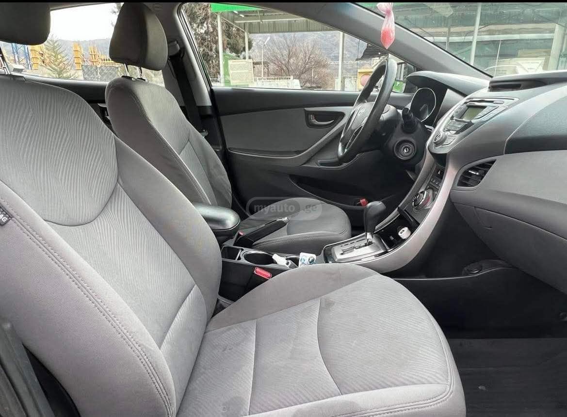 Hyundai Elantra 2013 — photo 2