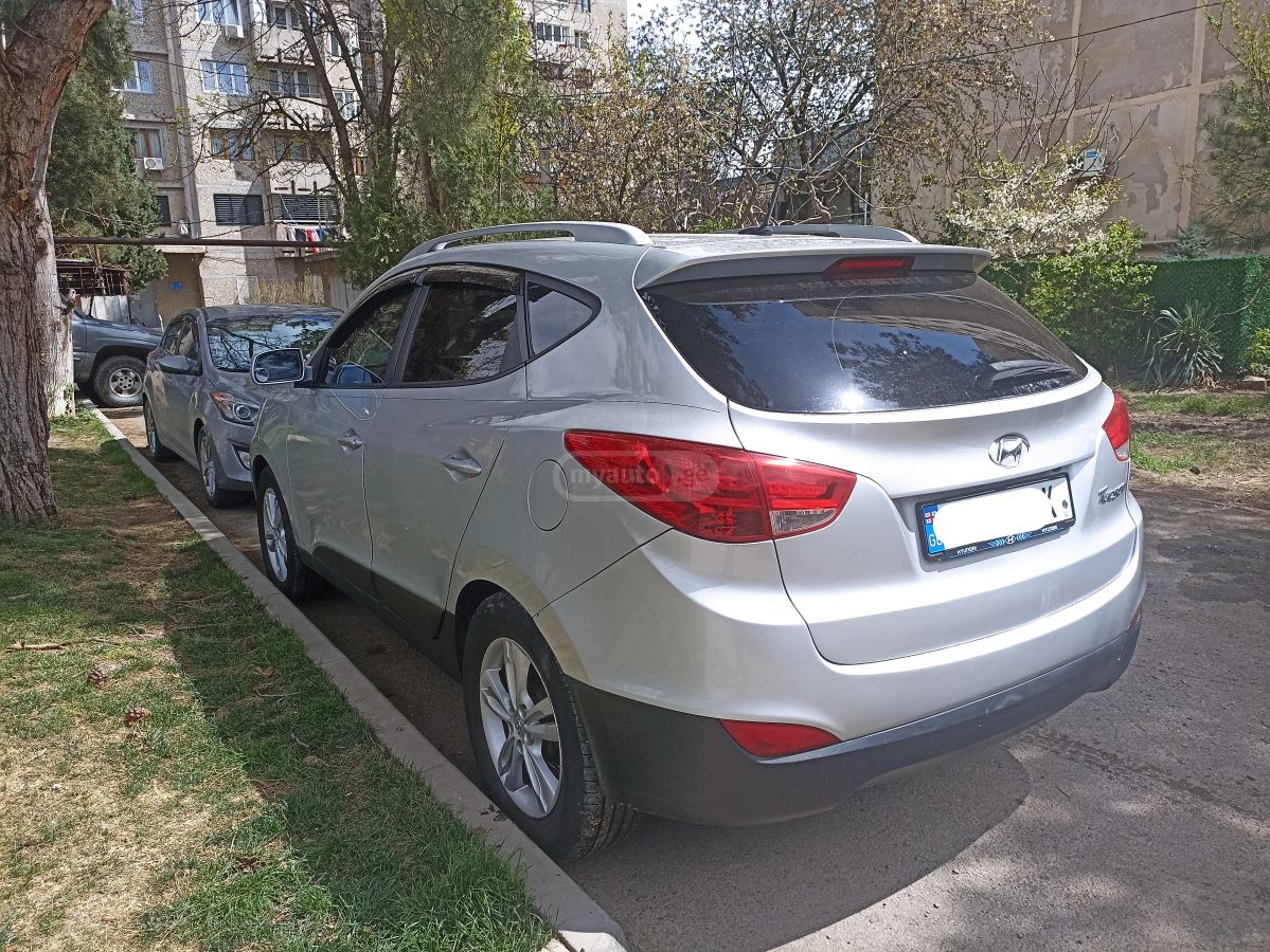 Hyundai Tucson 2010 — photo 2