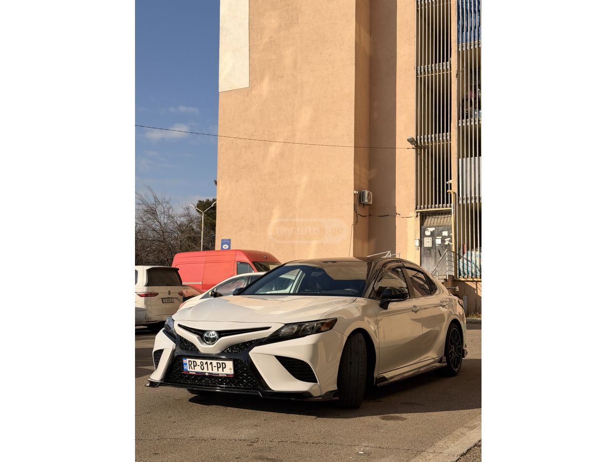 Toyota Camry 2024 — photo 2