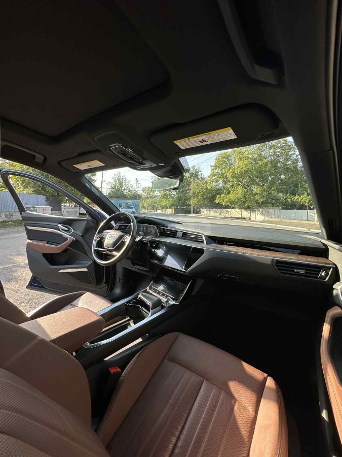 Audi e-tron 2022 — photo 2