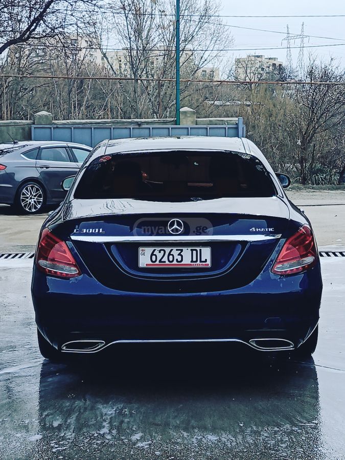 Mercedes-Benz C 300 2016 — photo 2