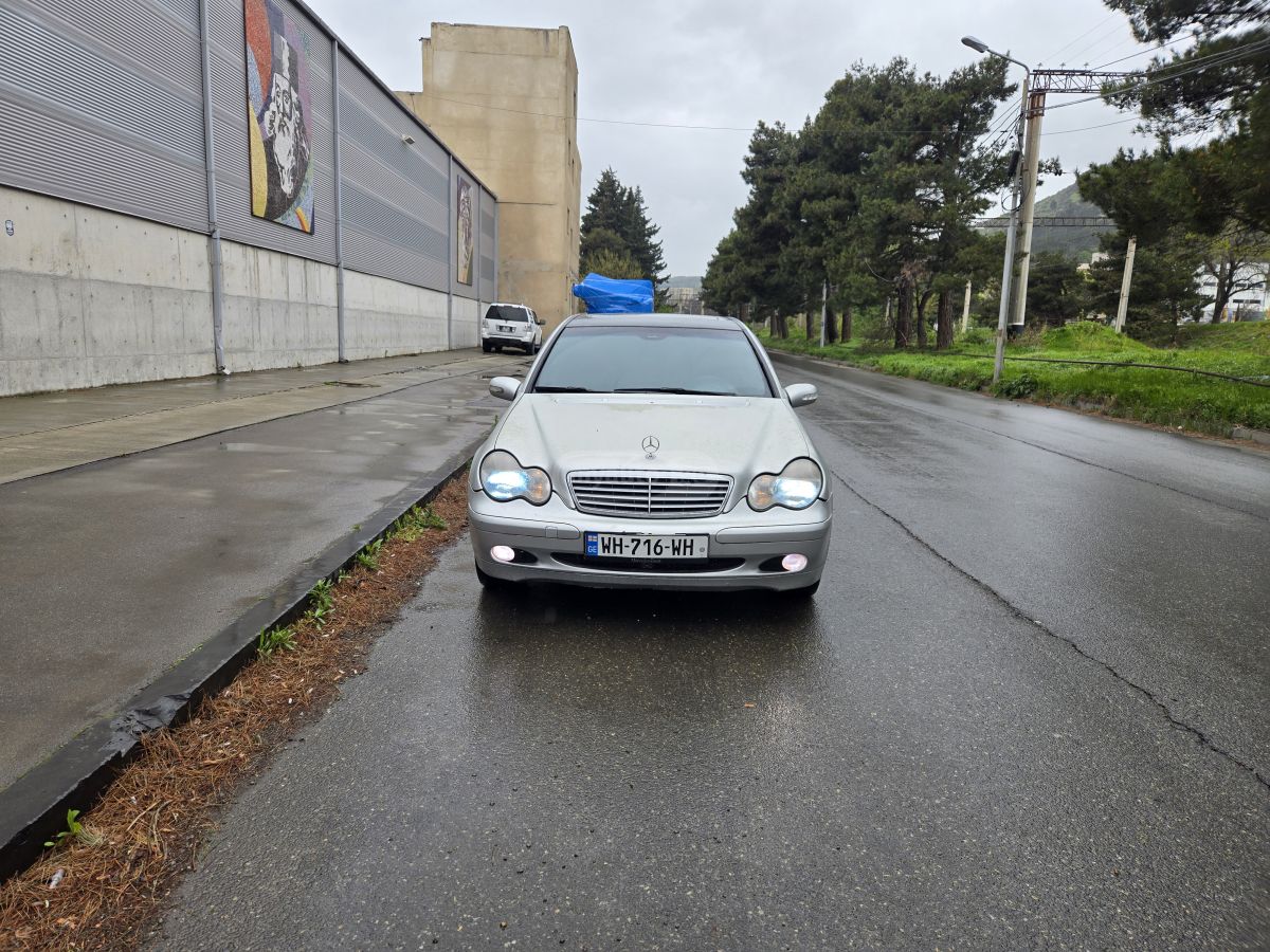 Mercedes-Benz C 220 2001 — photo 2