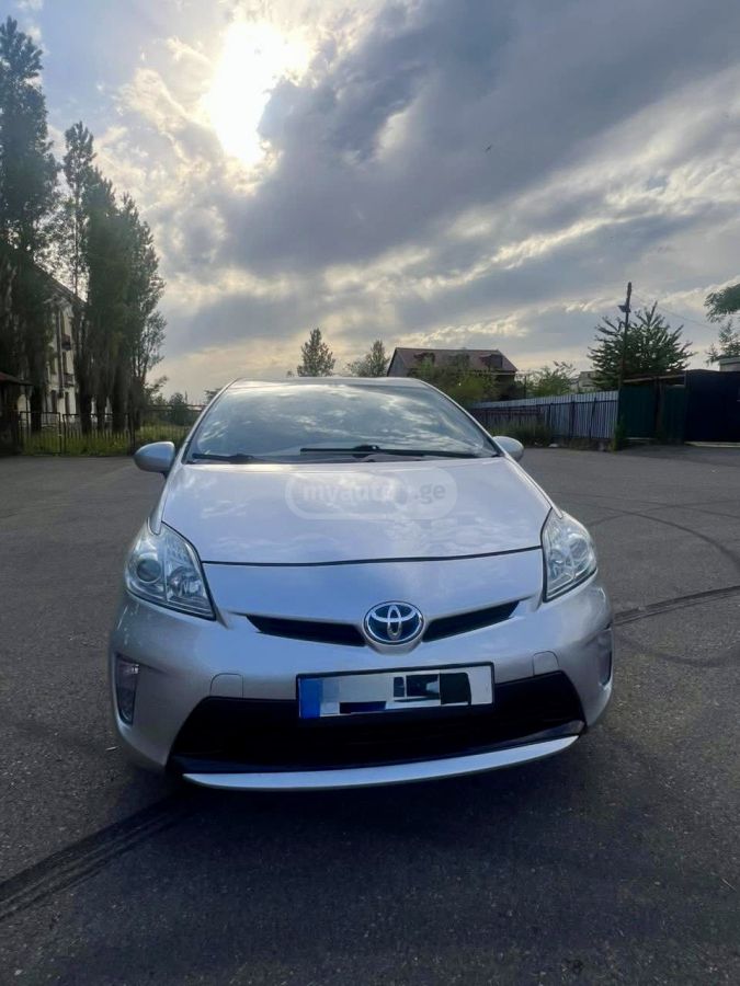 Toyota Prius 2014 — photo 2