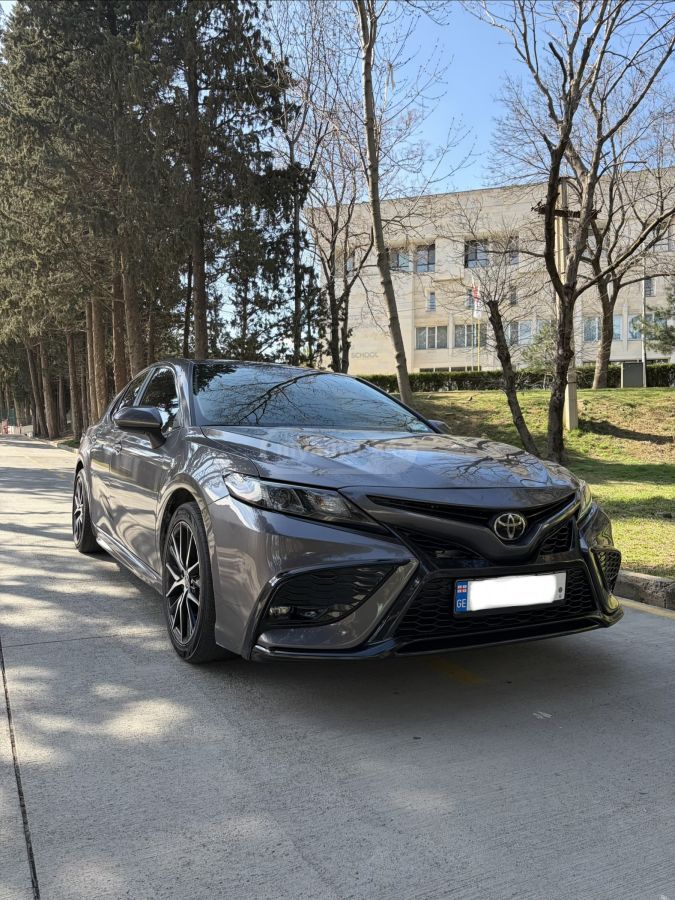 Toyota Camry 2021 — photo 2