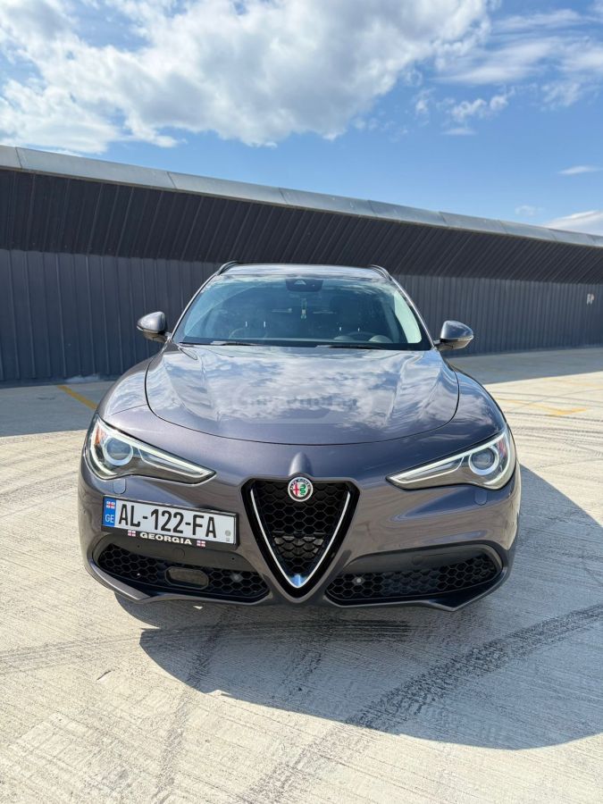 Alfa Romeo Stelvio 2018 — photo 2