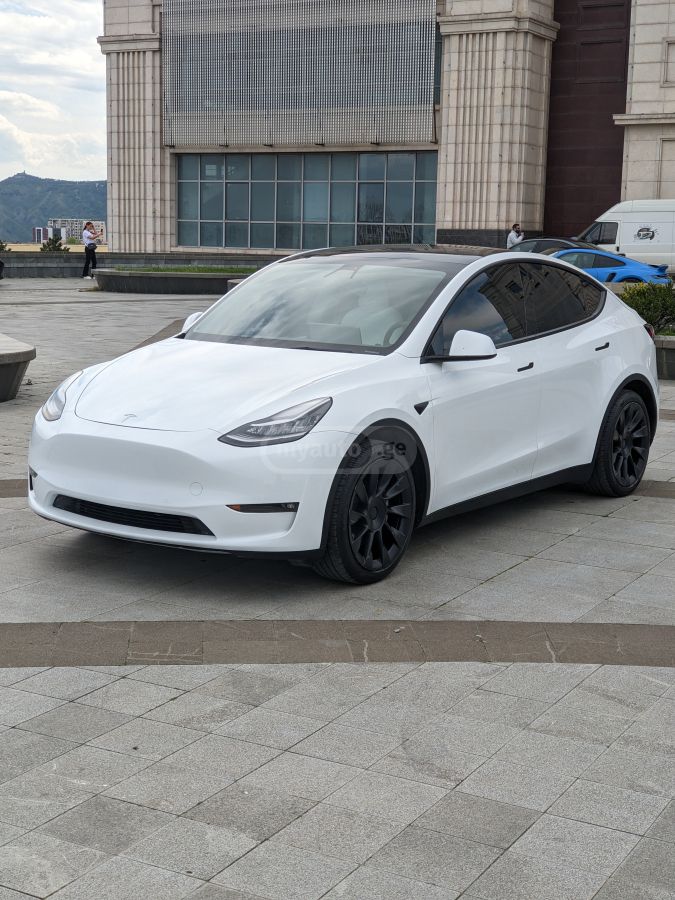 Tesla Model Y 2021 — photo 2