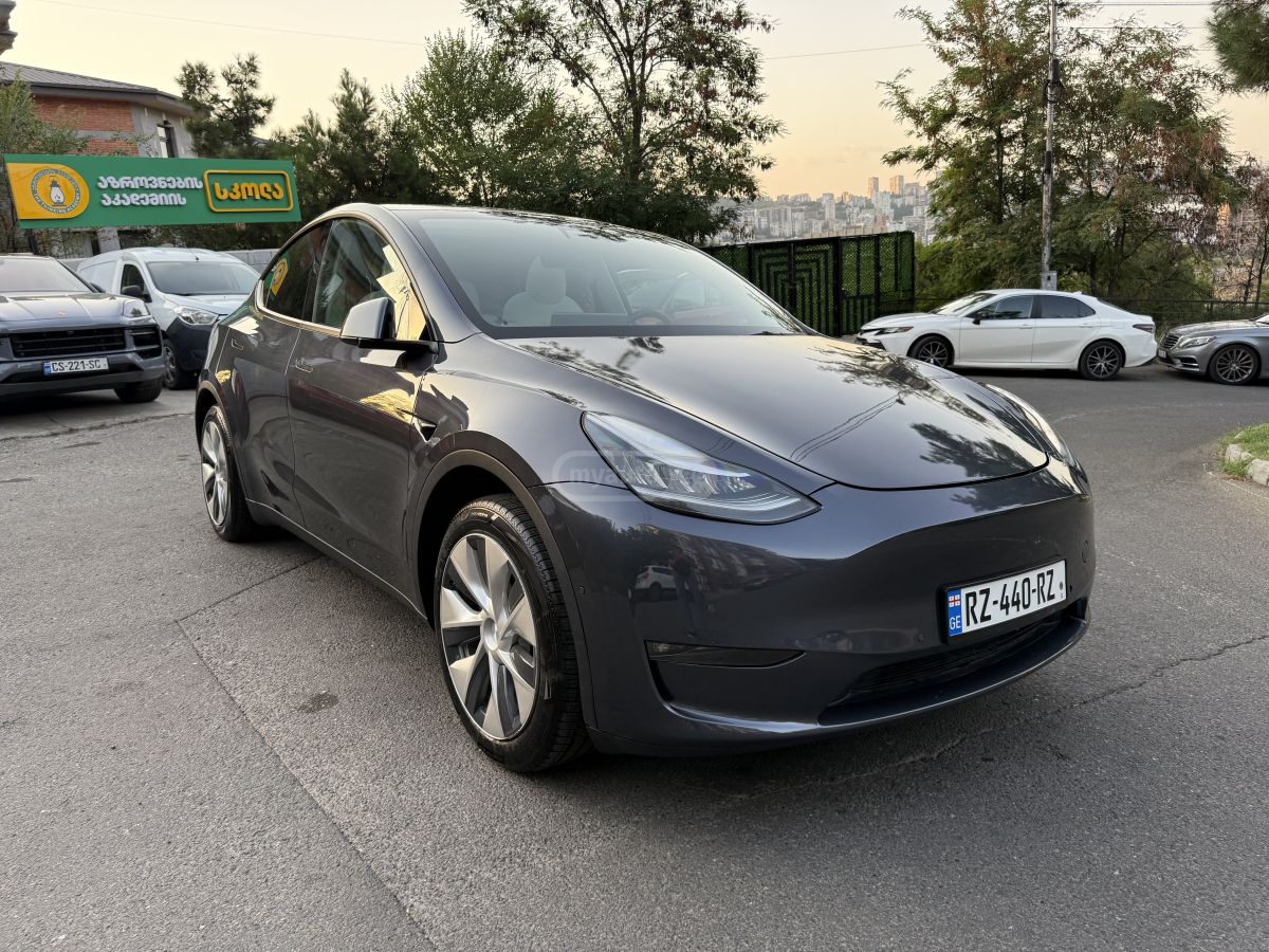 Tesla Model Y 2021 — photo 2