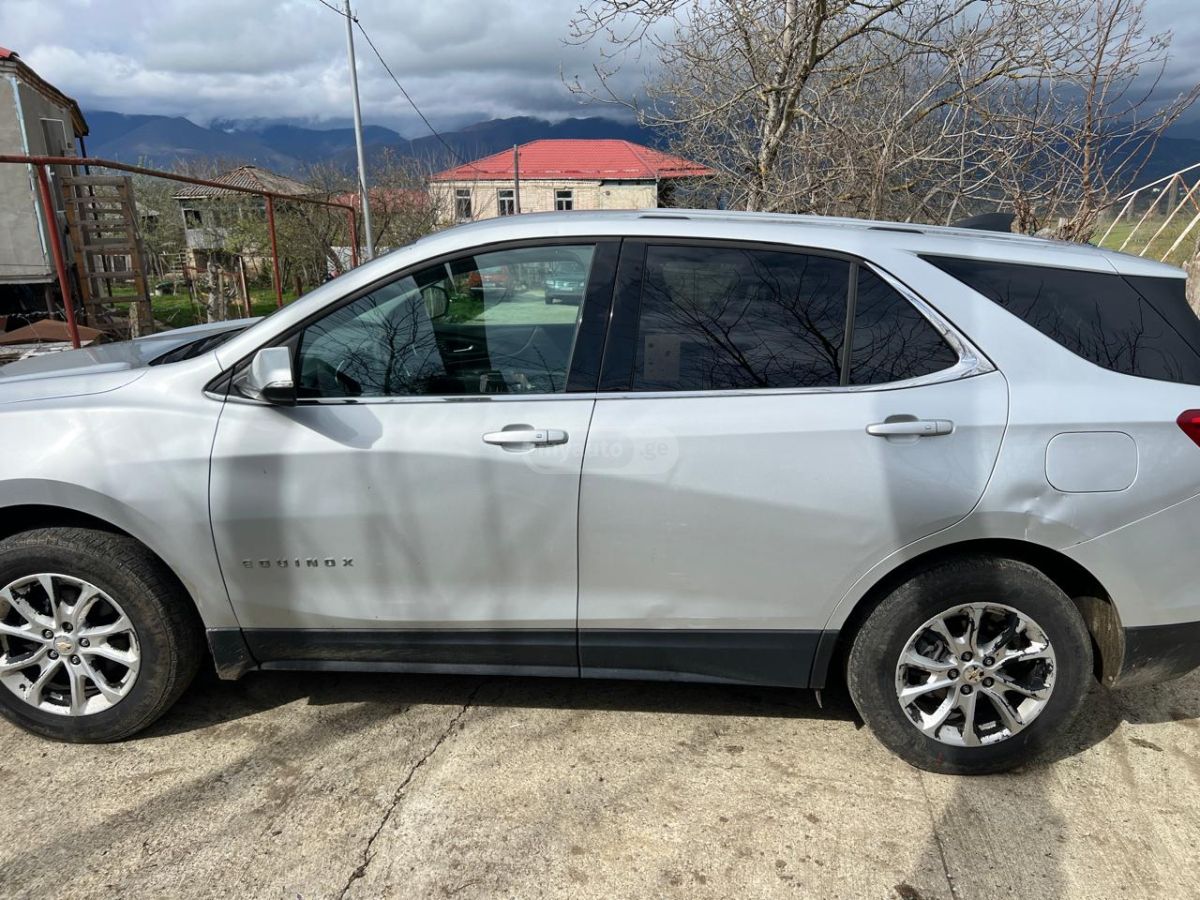 Chevrolet Equinox 2018 — photo 2