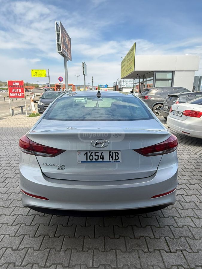 Hyundai Elantra 2016 — photo 2