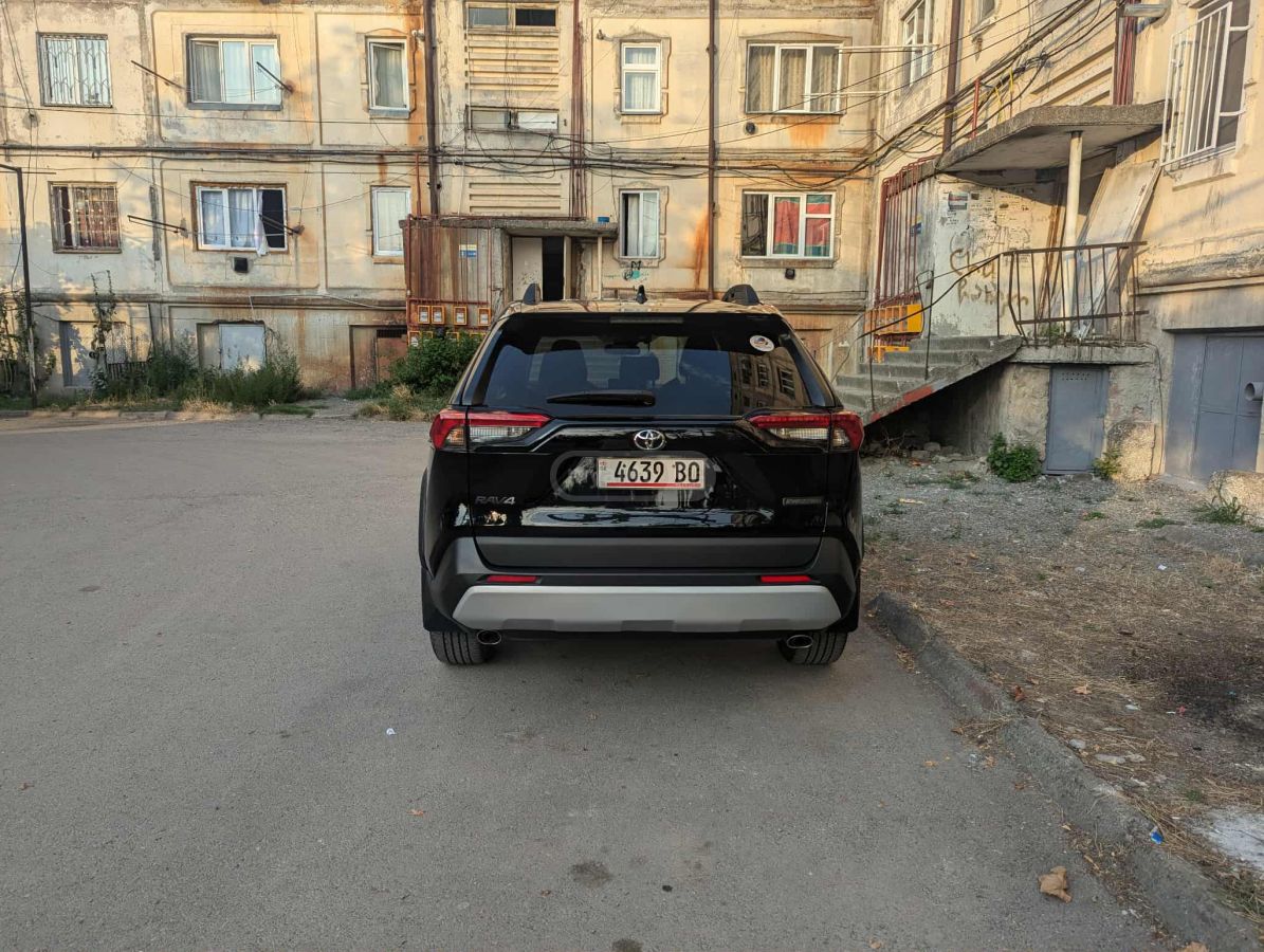 Toyota RAV4 2022 — photo 2