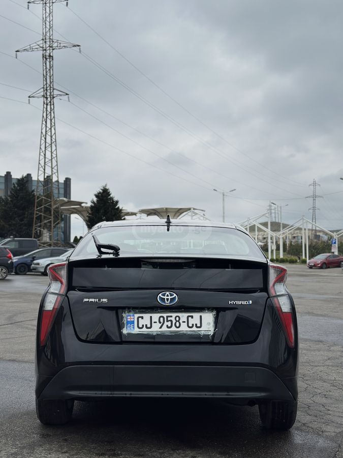 Toyota Prius 2016 — photo 2