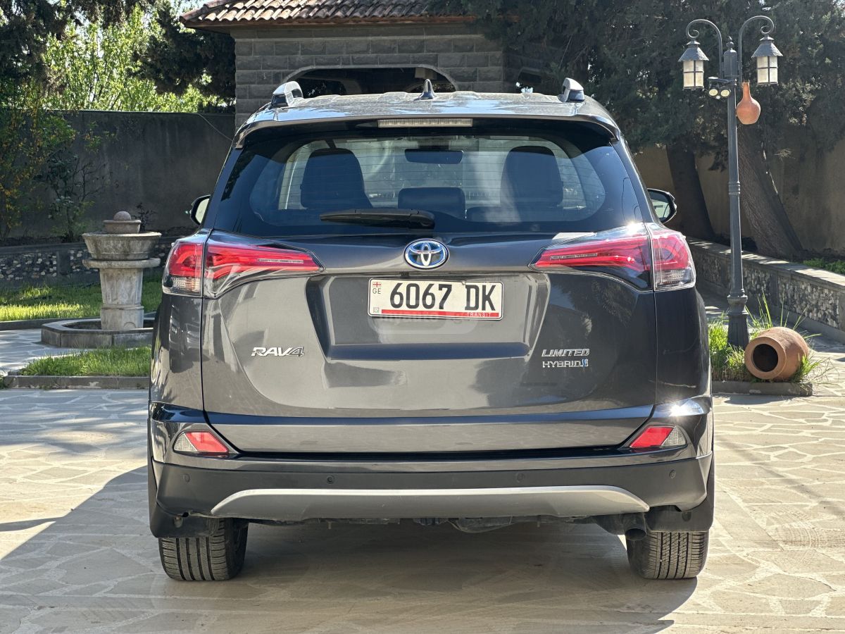 Toyota RAV4 2017 — photo 2