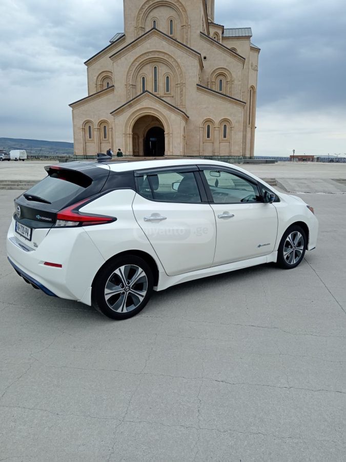 Nissan Leaf 2019 — photo 2