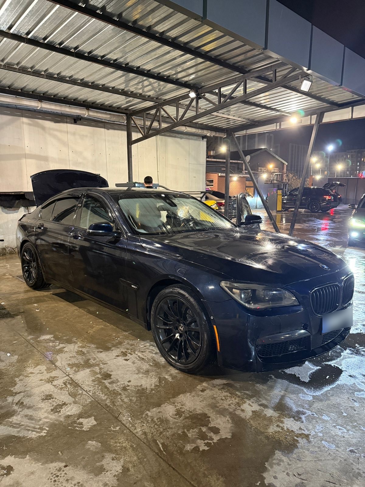 BMW 750 2014 — photo 2