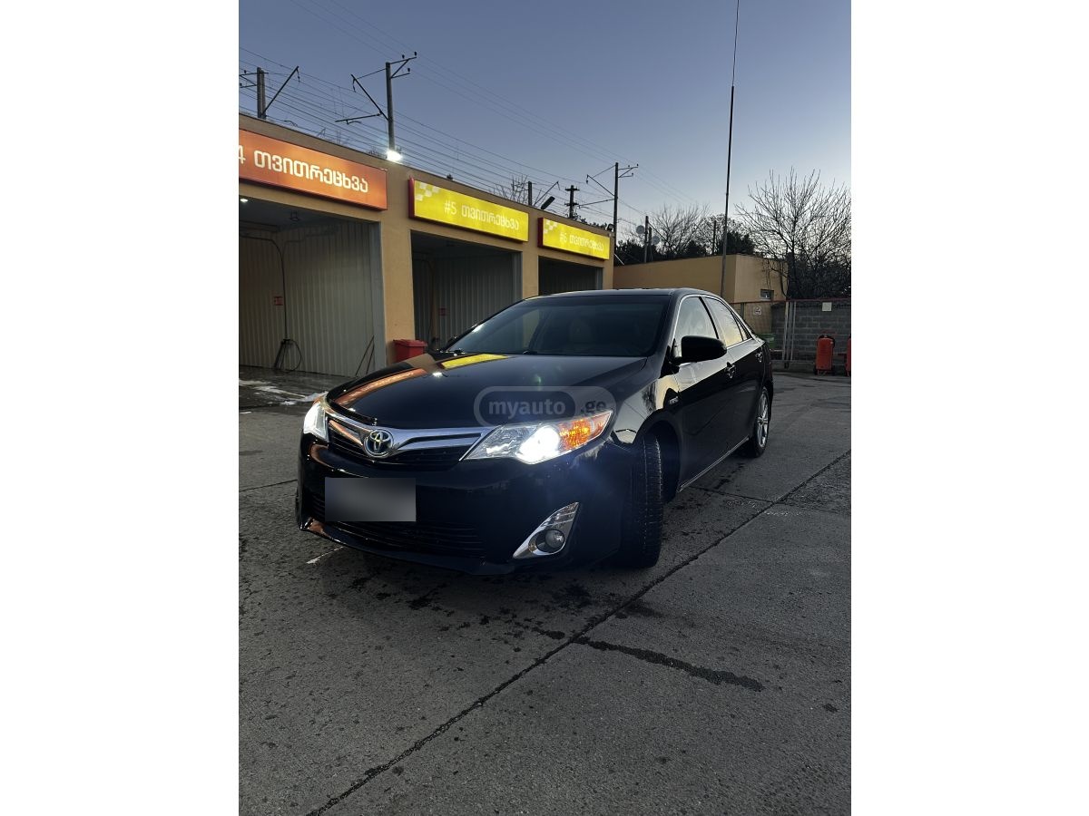 Toyota Camry 2012 — photo 2
