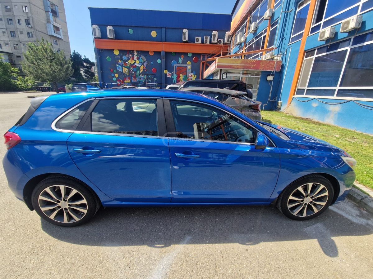 Hyundai Elantra GT 2018 — photo 2