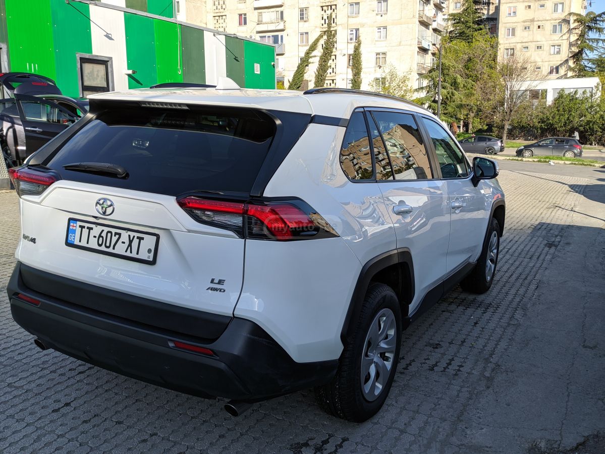Toyota RAV 4 2019 — photo 2