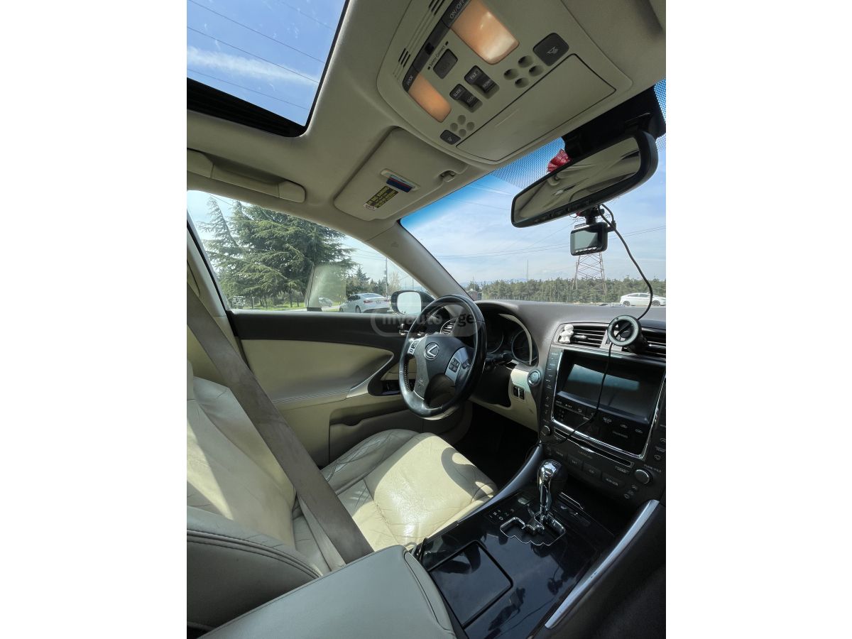 Lexus IS 250 2010 — photo 2
