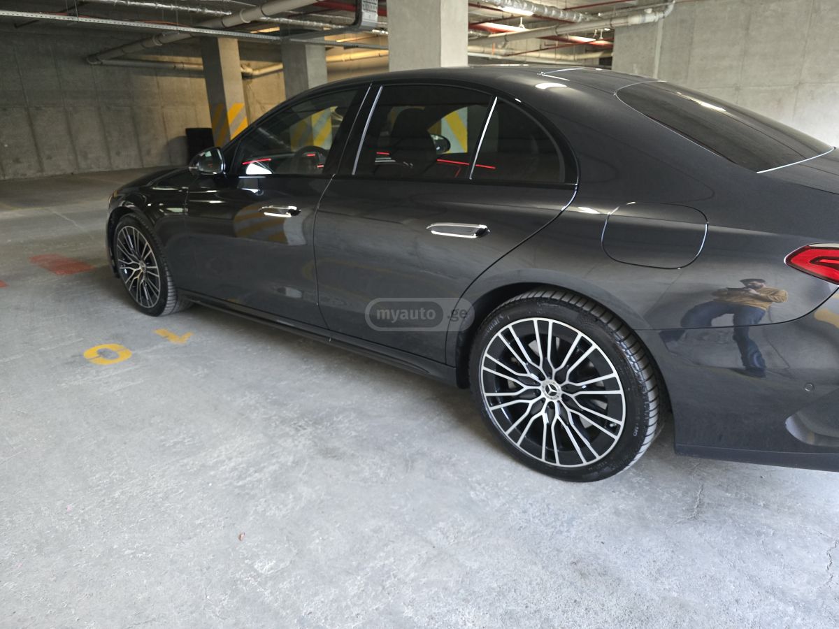 Mercedes-Benz E 300 2024 — photo 2