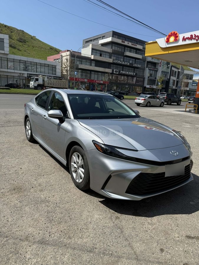 Toyota Camry 2025 — photo 2