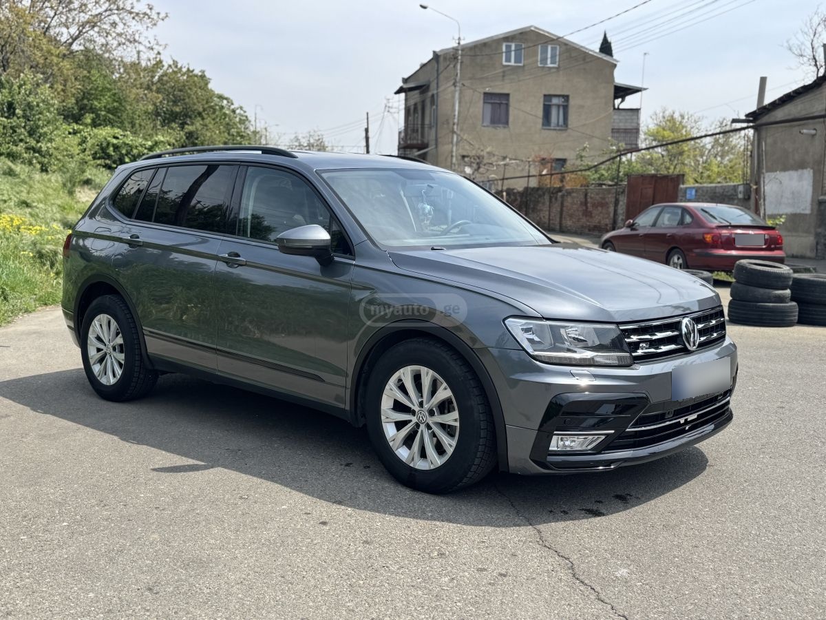 Volkswagen Tiguan 2018 — photo 2