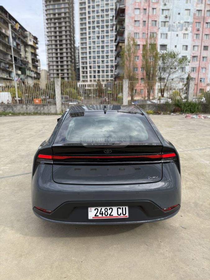 Toyota Prius 2024 — photo 2