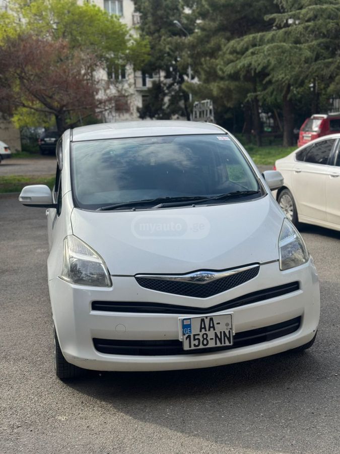 Toyota Ractis 2005 — photo 2