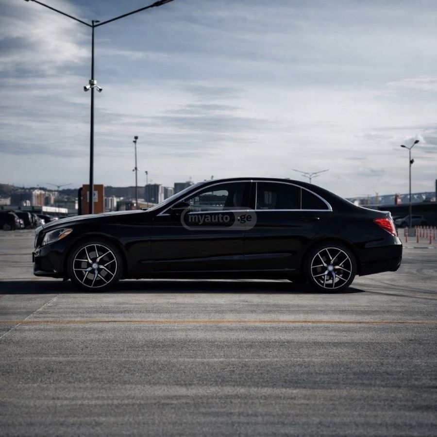 Mercedes-Benz C 300 2017 — photo 2