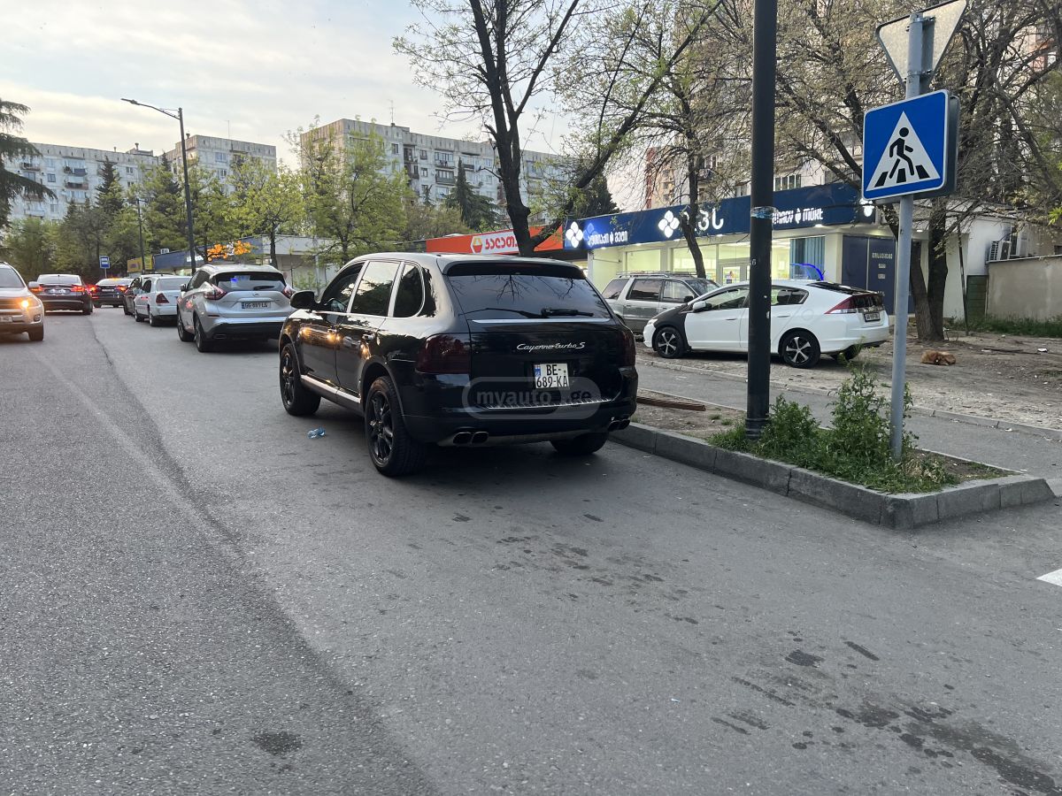 Porsche Cayenne 2003 — photo 2